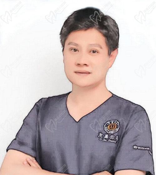李珂医生擅长做all-on-4/6等全口牙列缺失修复,种植牙对于牙齿缺失的