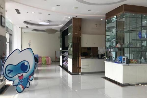 上海泰康拜博口腔爱登院展示柜