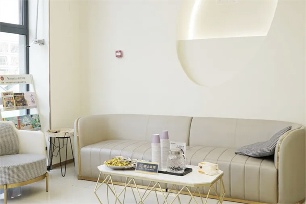 金华芘丽芙口腔科候诊区