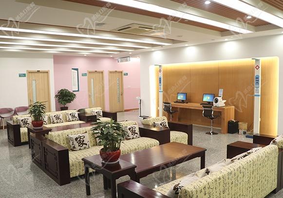 扬子晚报门诊部大厅