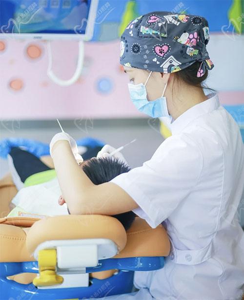 重庆雅博尔口腔门诊部医师就诊