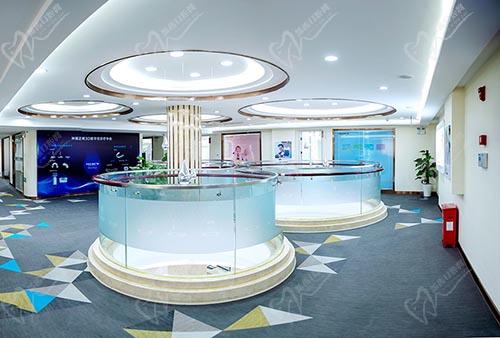 昆山益达口腔门诊大厅