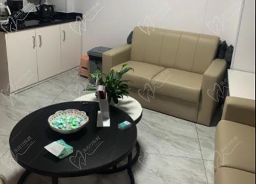 深圳麦瑞口腔门诊休息区