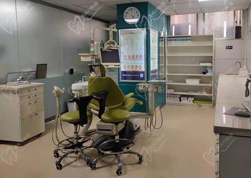 成都新桥口腔医院就诊室