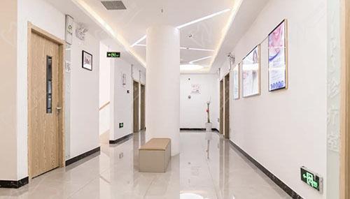 江苏昆山六贝口腔门诊部（花桥易买得店）环境