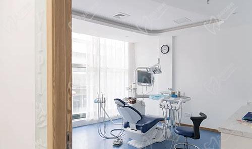 江苏昆山六贝口腔门诊部（花桥易买得店）诊室