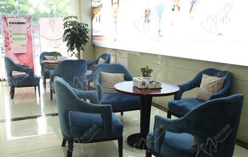 常州金铂利口腔门诊候诊区