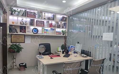 深圳百兴口腔诊所（龙华大浪店）面诊室