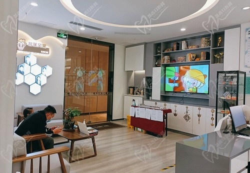 深圳弘瑞口腔门诊部候诊区