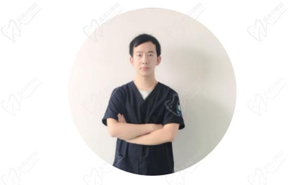 刘石   武汉虎泉医院口腔科│医师 