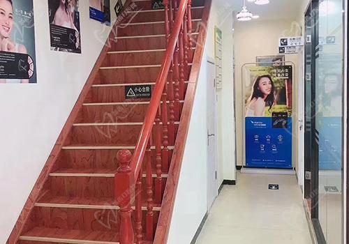 北京众博口腔诊所楼梯