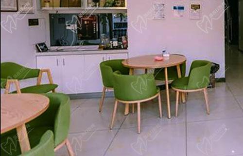 马鞍山红群口腔候诊区