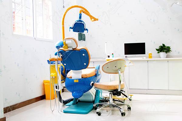 成都军大口腔诊室