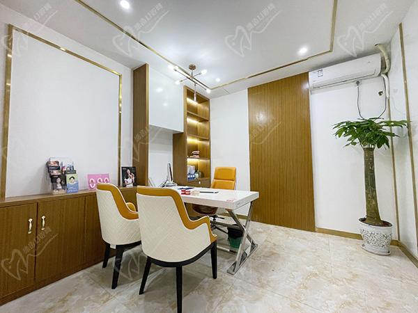 成都军大口腔独立面诊室