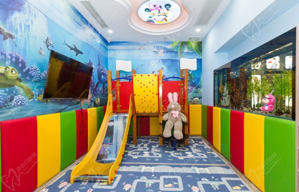 上海罗缘口腔门诊部儿童休息区