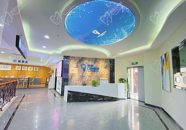 贵阳林陈朗朗口腔医院前台