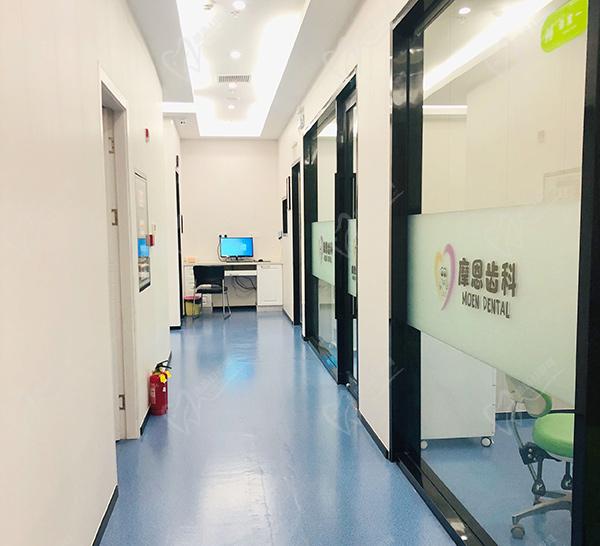 上海摩恩口腔门诊部诊室