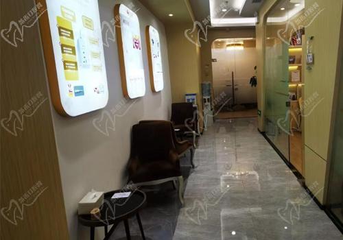 广州德伦赤岗口腔门诊部过道