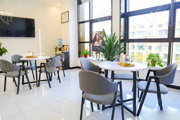 日照微笑口腔医院休息区