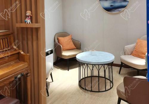 武汉宜新口腔门诊部休息区