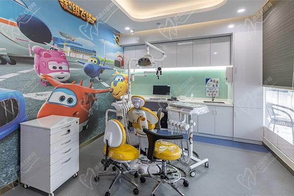 杭州美奥口腔医院种植牙诊室