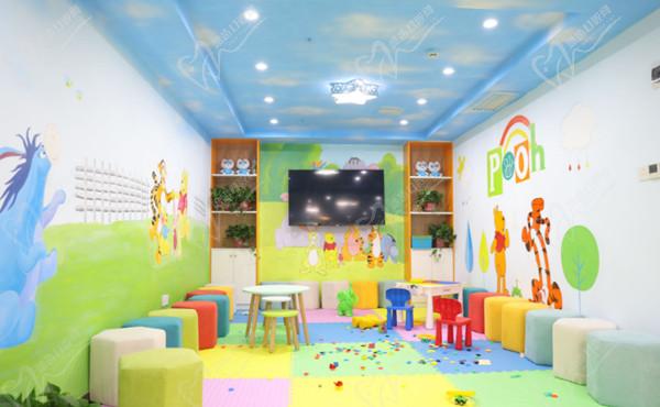 长沙牙大夫口腔门诊部儿童休息区