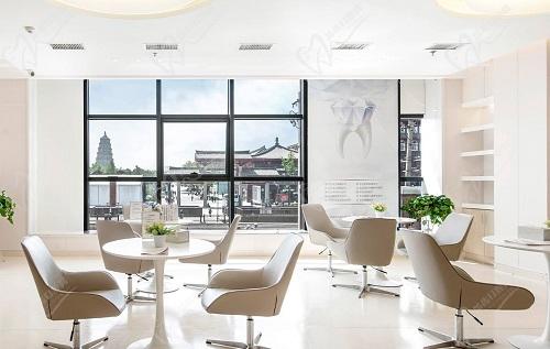 西安小白兔口腔医院候诊区