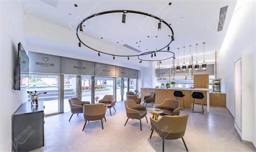 厦门思迈尔口腔候诊区