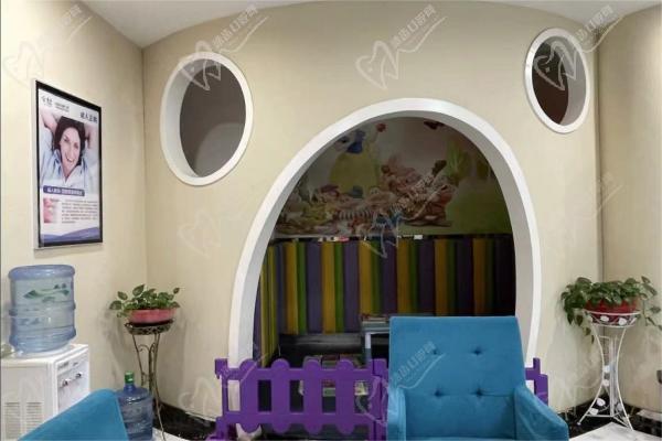 西安泰康拜博口腔儿童候诊区 西安泰康拜博口腔儿童候诊区