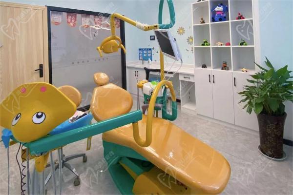 成都新都牙博士麦牙口腔门诊部儿童牙椅