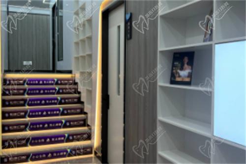 合肥松丰口腔医院楼梯口示意图