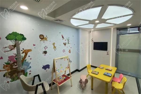 萍乡安源北一口腔凤凰天成门诊部儿童游戏区