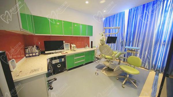 拉萨雅博仕口腔医院诊室
