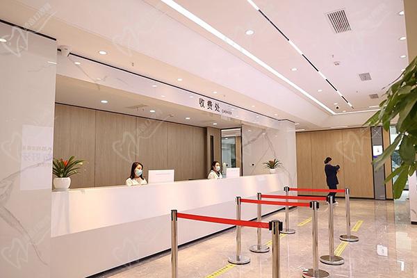 成都中诺口腔医院种植牙多少钱