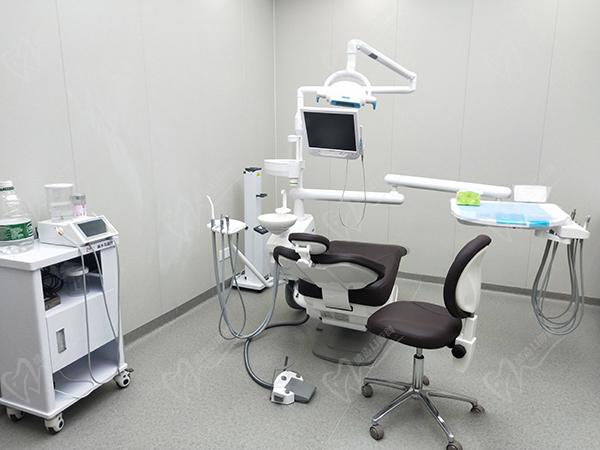 重庆合川宬佳牙博士口腔门诊部诊室