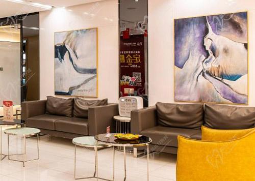 深圳同步同美口腔门诊部候诊区