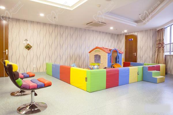北京冠美口腔医院儿童休息区