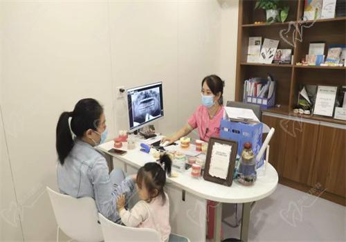 成都极光口腔牙齿矫正多少钱