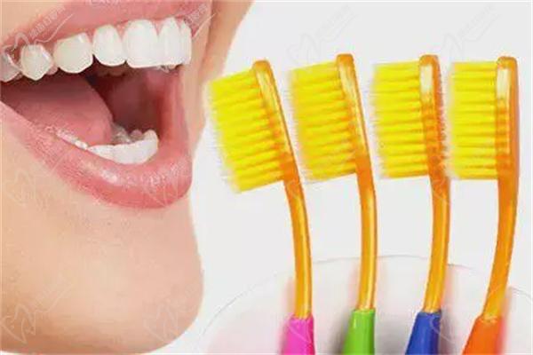 习惯蘸水刷牙要勤换牙刷