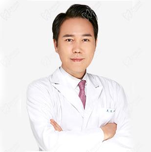 李真秀（Lee Jin Soo）--韩国菲斯莱茵整形外科代表院长