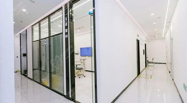 日照东港微笑口腔门诊部走廊