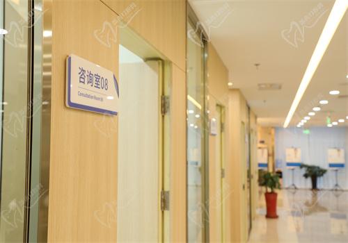 碧莲盛植发<span style=