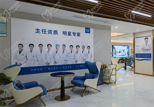 碧莲盛植发<span style=