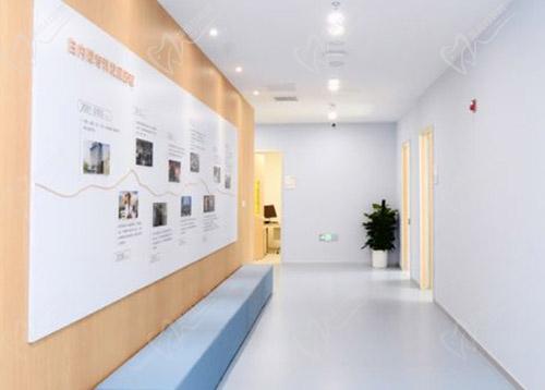 北京爱尔英智眼科医院走廊