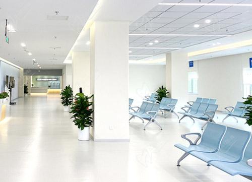 北京爱尔英智眼科医院大厅