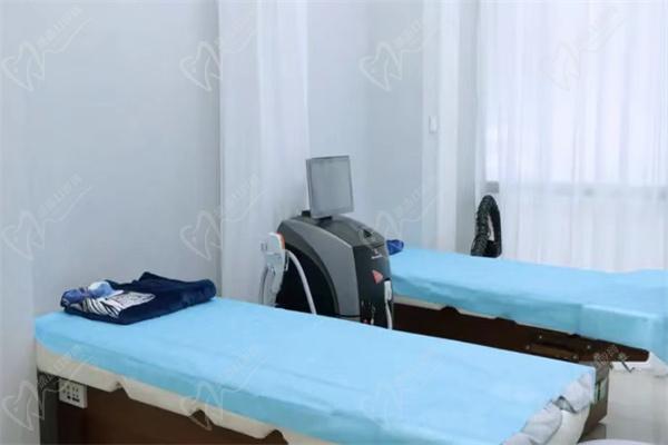 北京英煌医疗美容诊所治疗室