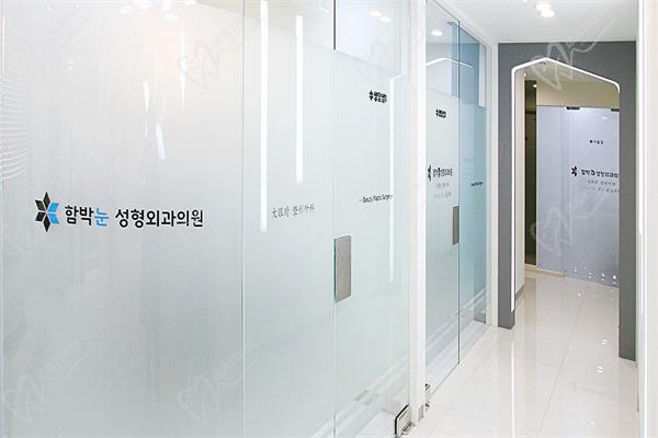 韩国大眼睛整形外科走廊