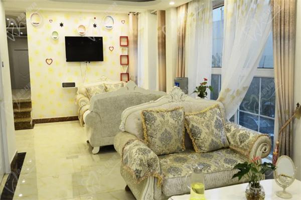 上海丽质医疗美容门诊部候诊区 上海丽质医疗美容门诊部候诊区