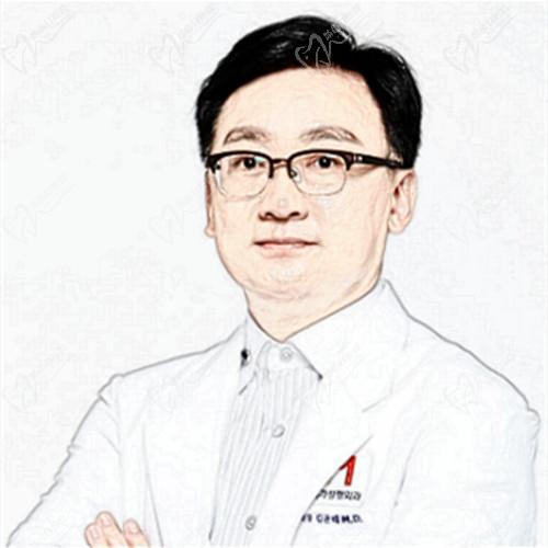 韩国延世多仁整形医院金均泰医生