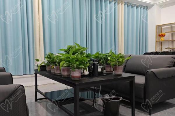湘潭鑫瑞口腔门诊部等待区